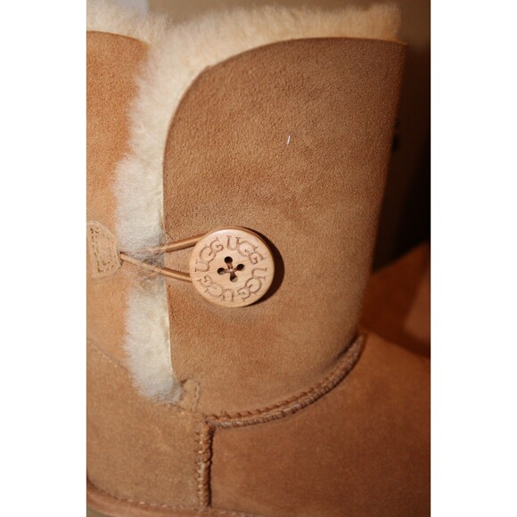 NIB UGG Women's Bailey Button Classic Suede Shearling Boots CHESTNUT SZ 6 - Picture 5 of 8